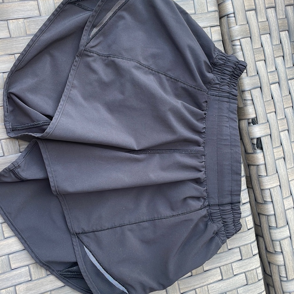 Lululemon Hotty hot shorts 4”